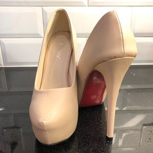 Nude Pumps